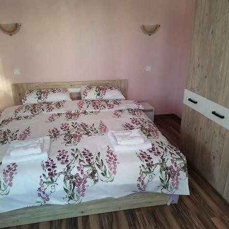 Guest Rooms Mihaylovi Pavel Banya Exterior foto